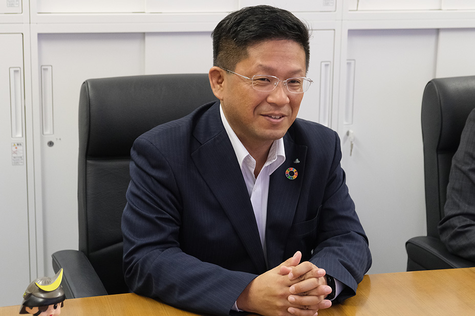 総務部 DX推進担当 次長 伊深 彰一 様