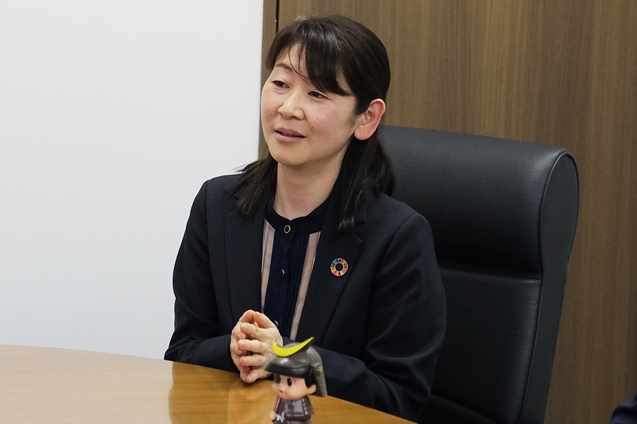 総務部 総務担当 兼コンプライアンス担当 係長　阿部 亜希子 様