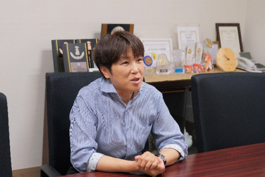 総務部 部長　岩田 寿由子 様