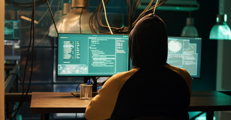 脆弱性を突くハッカー