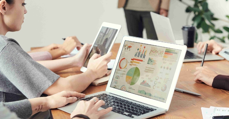 LLM（大規模言語モデル）の具体的な活用事例4選