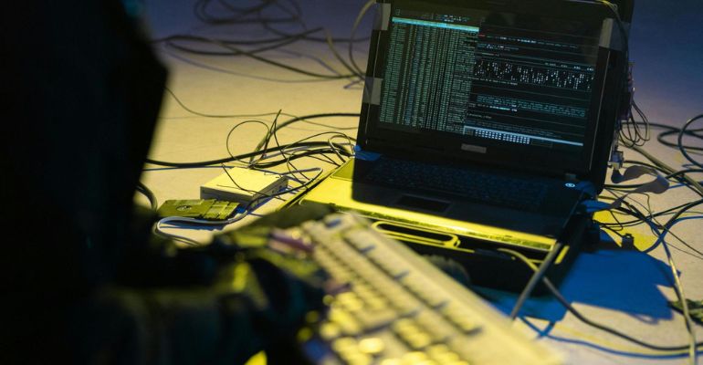 /it_security/apt-attack_img01