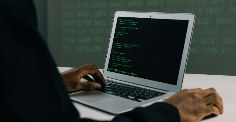 PC（パソコン）の不正利用による情報漏えいが及ぼす影響